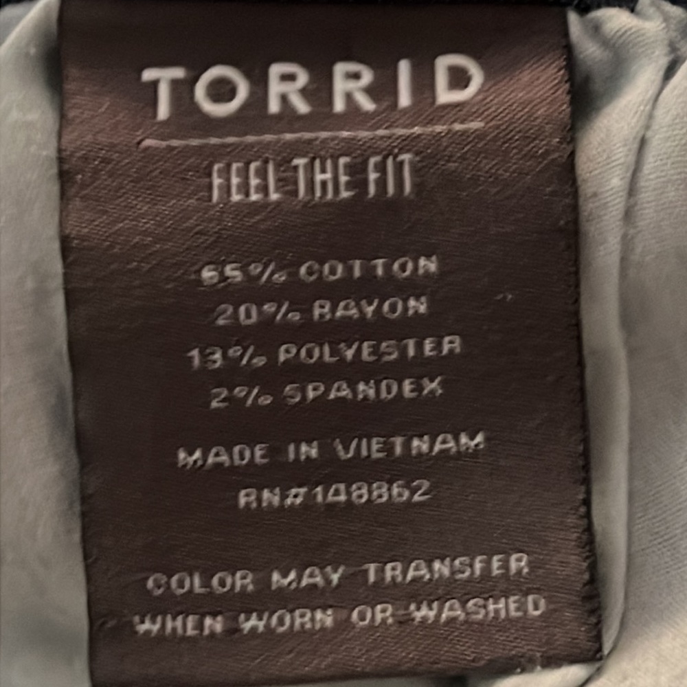 TORRID #FeelTheFit Super Soft Jegging Dk Wash 5 Pocket 3 Button Zipper Entry 18R - Picture 7 of 8